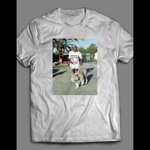CHAMPION BOXER WALKING HIS TIGER SHIRT