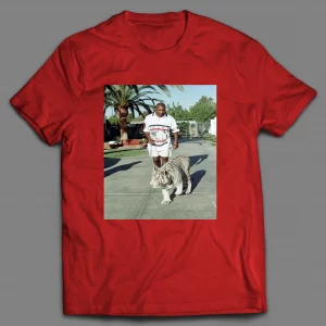 CHAMPION BOXER WALKING HIS TIGER SHIRT